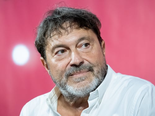 Da La7 a Santoro, gli “amici” lo mollano