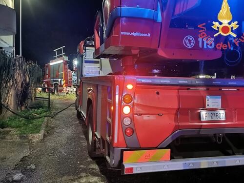 Tragedia nella notte, l'incendio distrugge una famiglia: morti 3 ragazzi