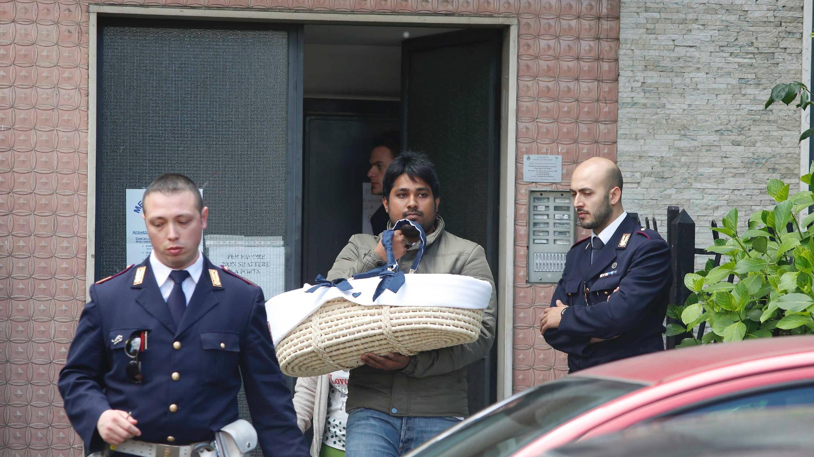 Suicida con un coltello nel cuore