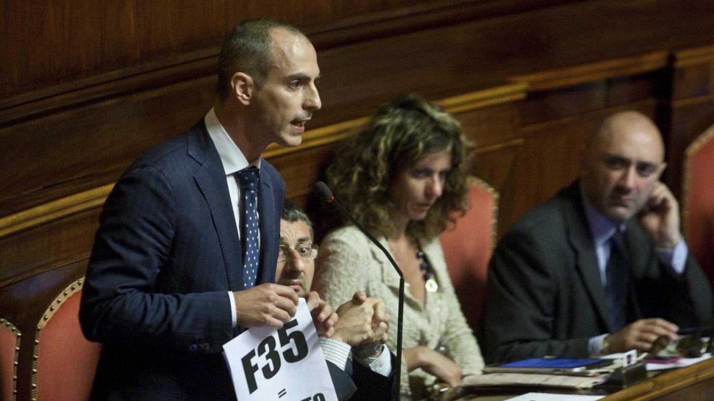 Nel mirino dei grillini finiscono anche i cappellani militari