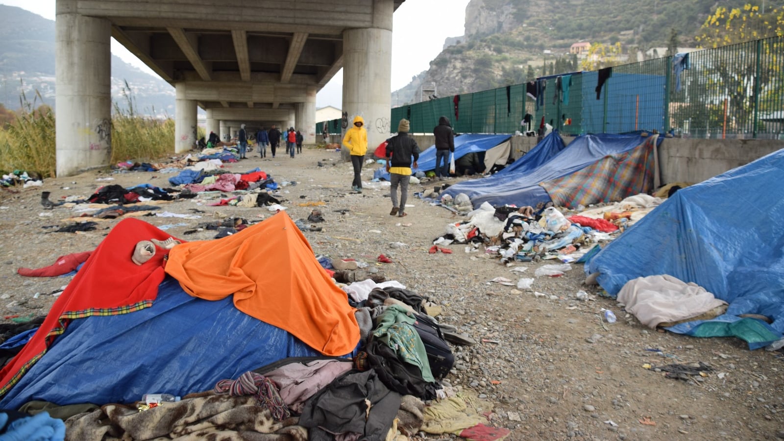 Migrante affetto da Tbc ricoverato d'urgenza: viveva sul greto del fiume
