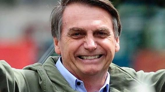 Amazzonia in fiamme, scontro tra Macron e Bolsonaro