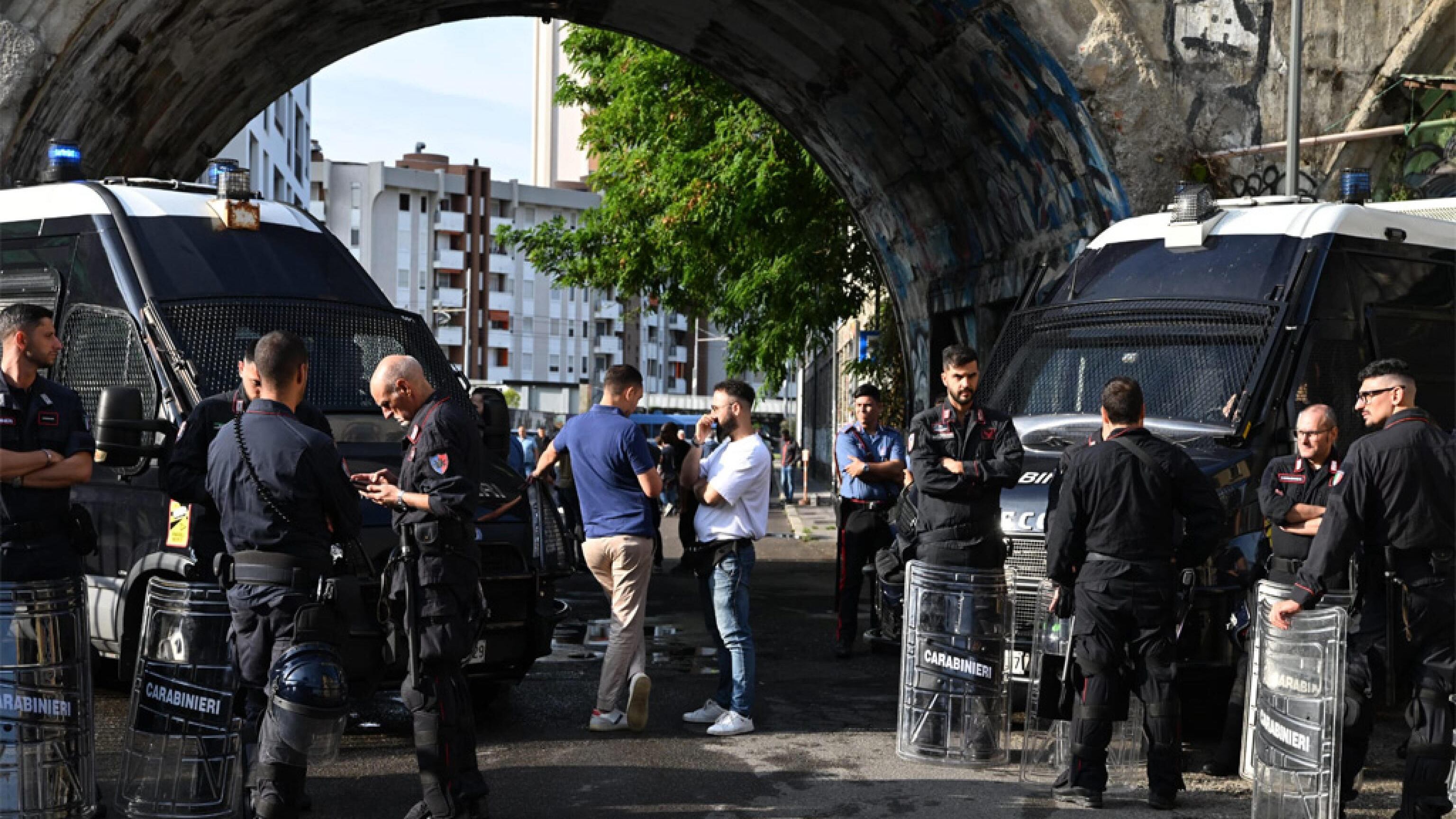 Sgomberato il Leoncavallo: sfratto avviato dopo 31 anni di occupazione. Meloni: “No alle zone franche”