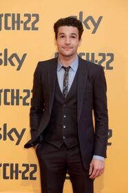Sul red carpet della serie Catch22 9
