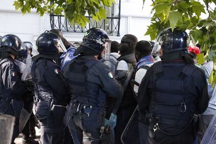 Ambulante senegalese muore durante il blitz anti-abusivismo a Roma 1