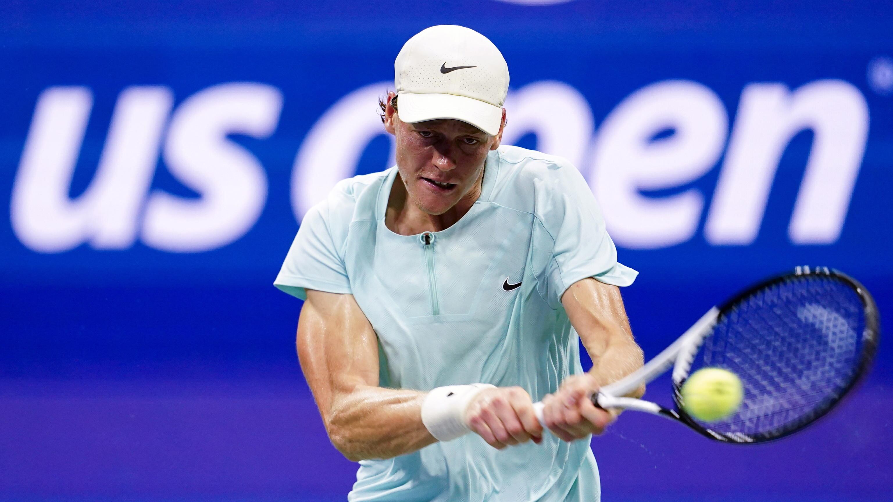 Us Open, Sinner (in preda ai crampi) va fuori agli ottavi: vince Zverev in 5 set