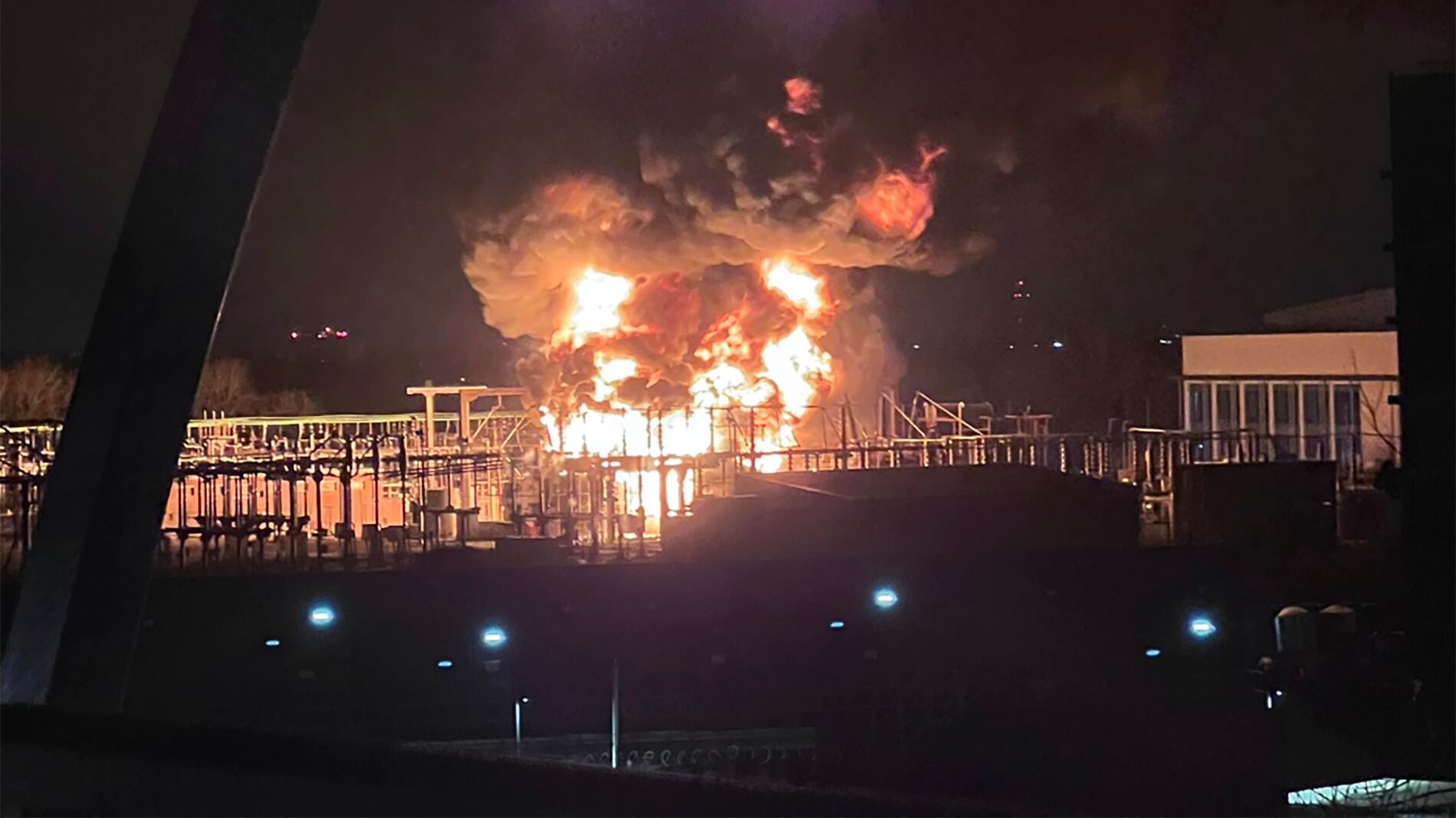 L'ad dormiva con il telefonino silenzioso: il report choc sull'incendio a Heathrow