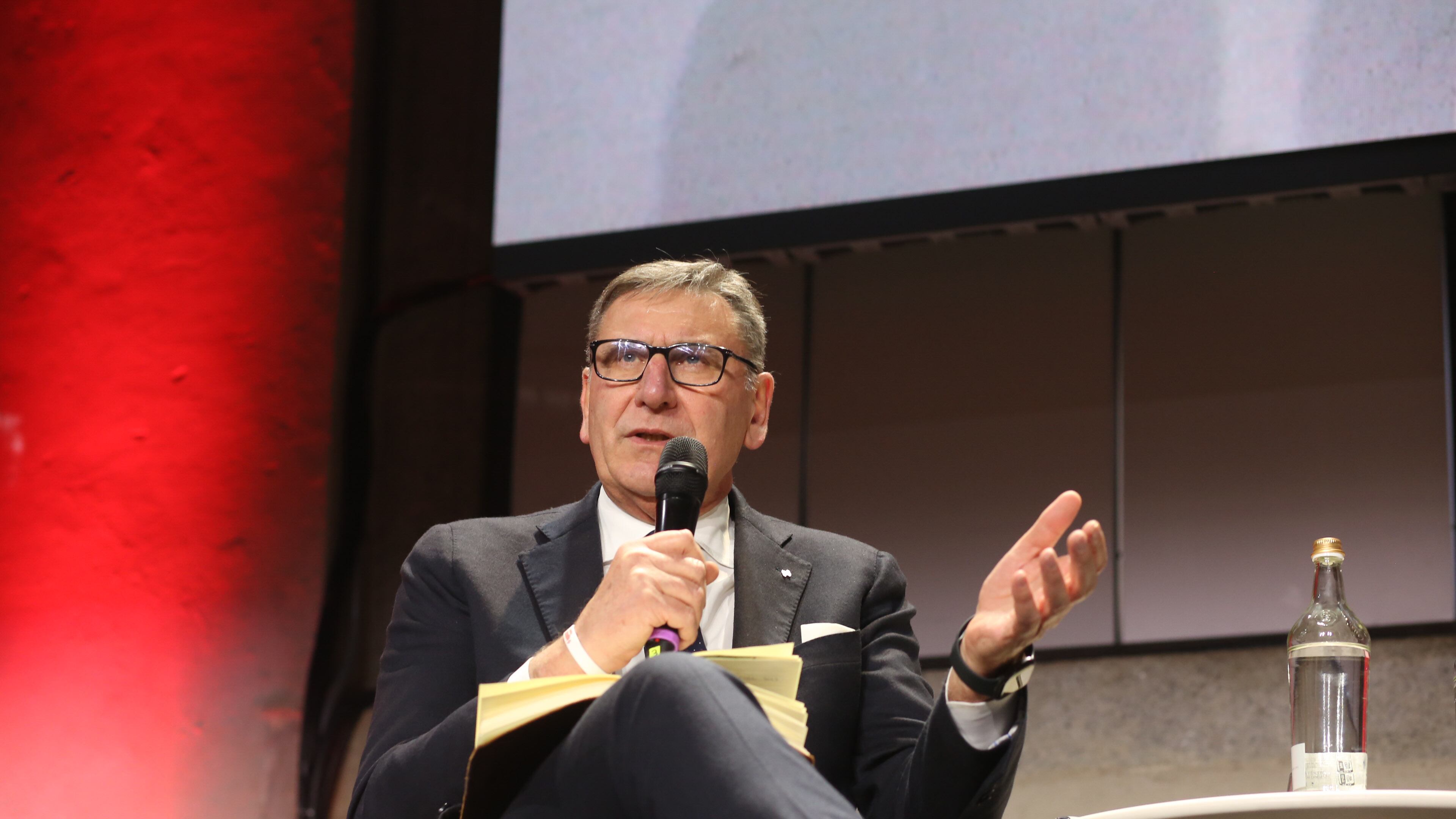 "Il segreto? Negoziazione seria. Per i dirigenti del terziario un aumento lordo da 800 euro"