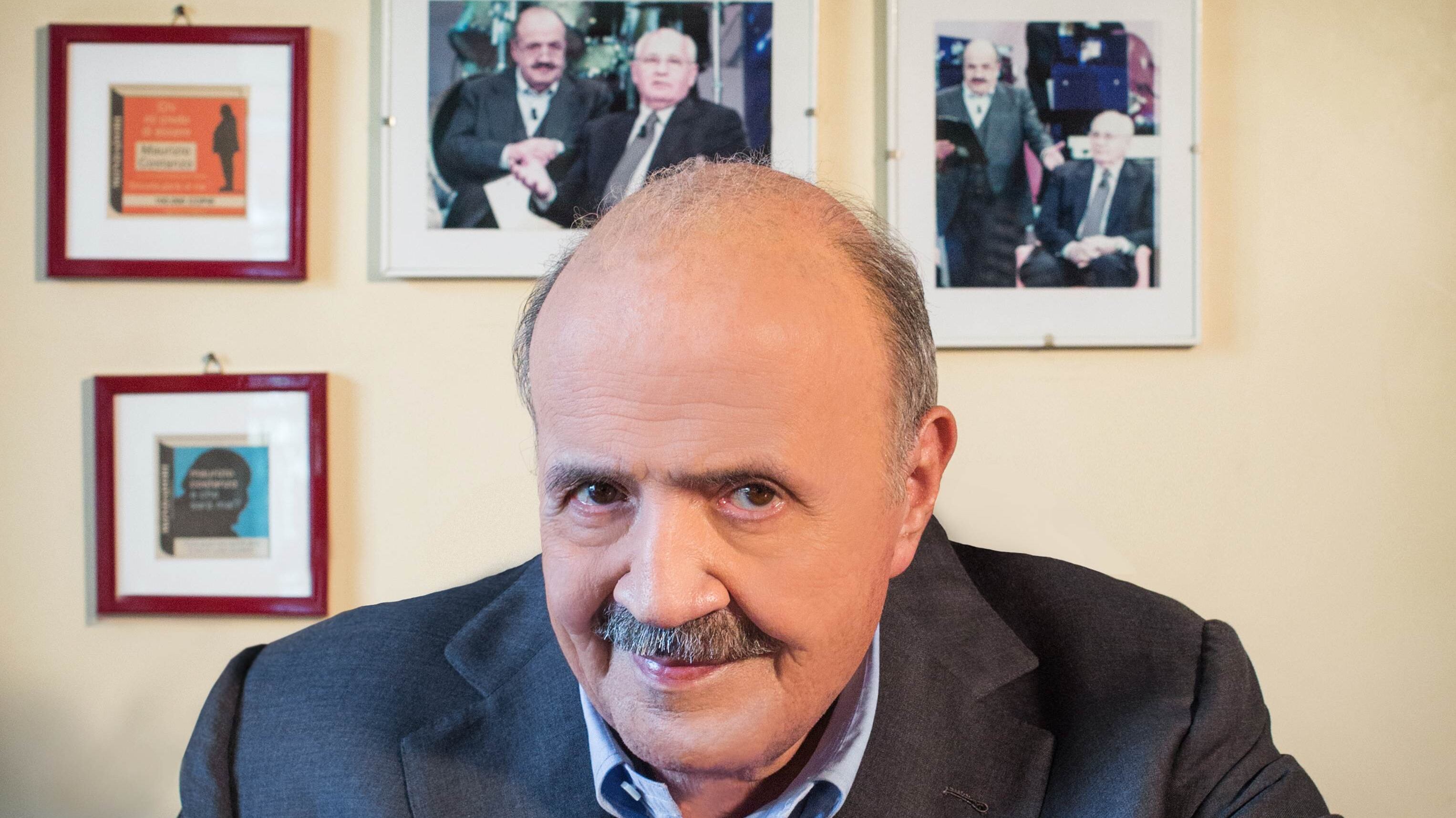 Maurizio Costanzo: "La De Filippi mi bullizza. Ma voglio morire nella sua mano"