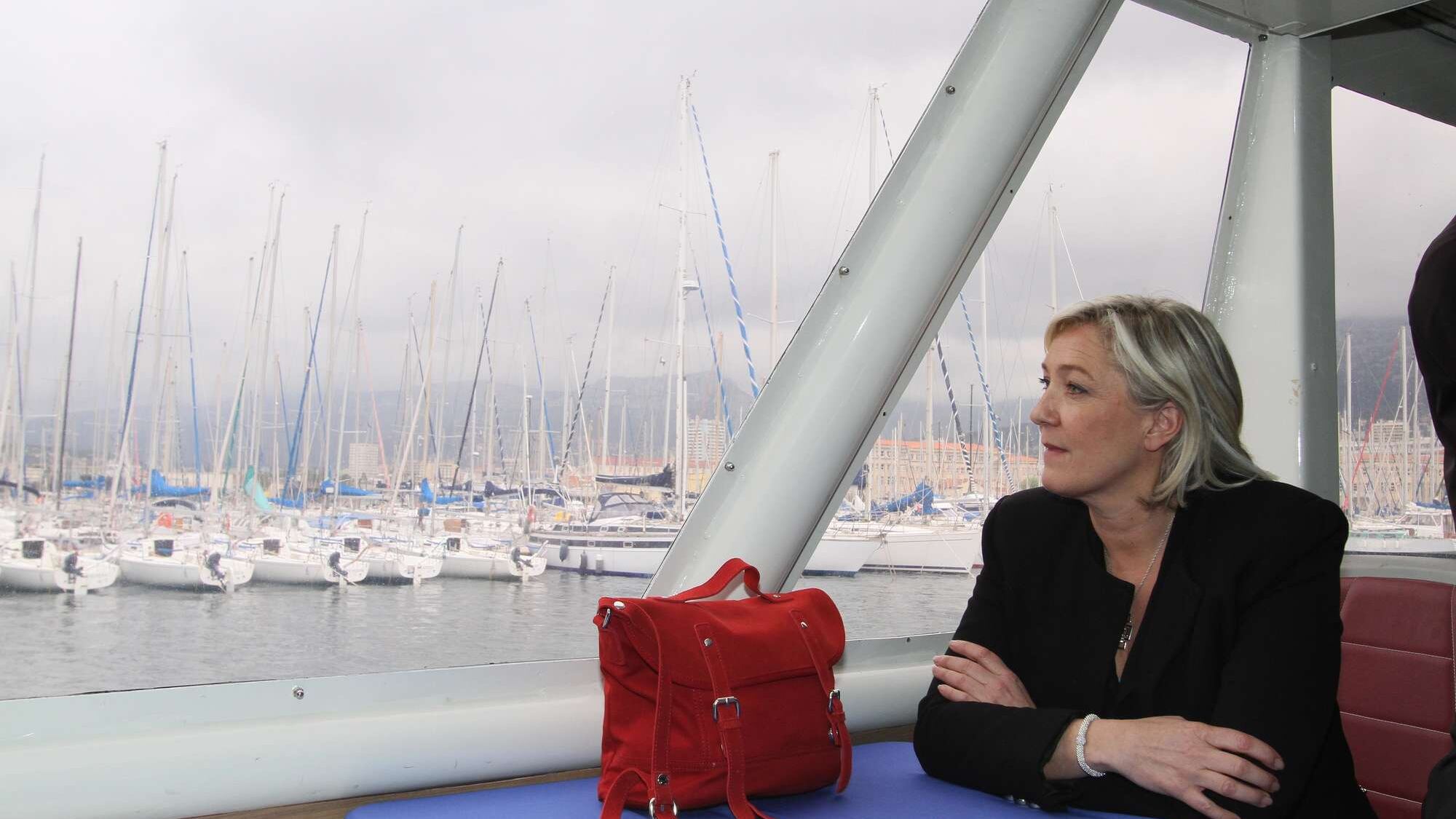 I francesi vogliono l'inciucio E intanto torna l'onda Le Pen