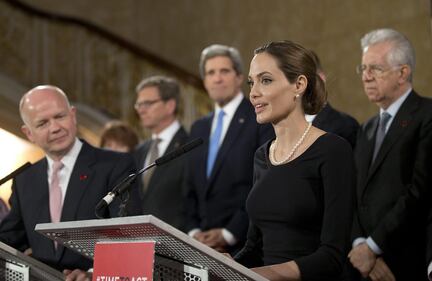 Angelina Jolie al G8 8