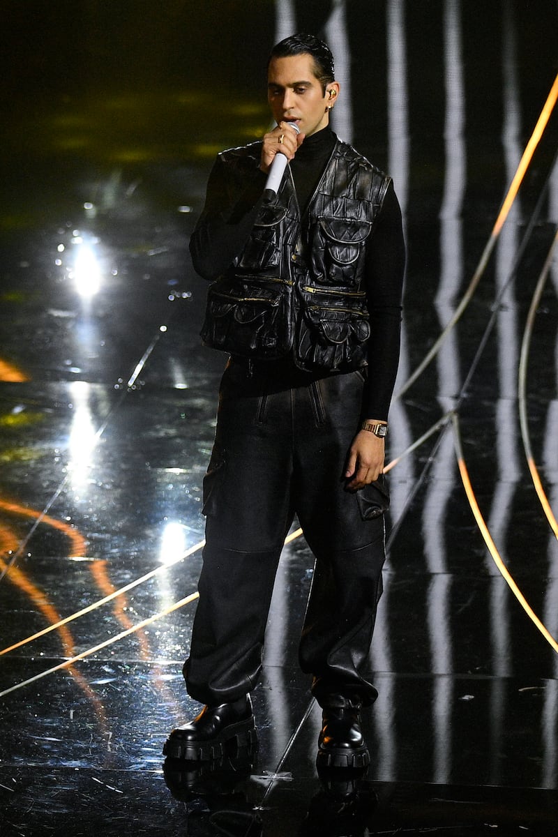 Sanremo 2024: ecco il look della prima serata del Festival di Mahmood 3