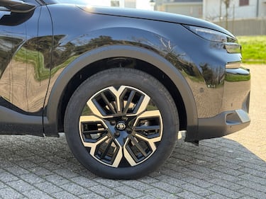 Citroen C4 X 2025: guarda la gallery del crossover coupè, anche ibrido 5