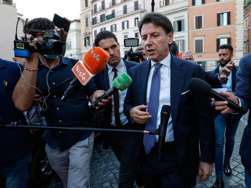 L'ultima minaccia di Conte: "Il M5S ha già un piede fuori dal governo"