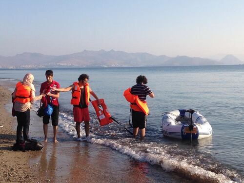 Kos, gli sbarchi ripresi dalla spiaggia