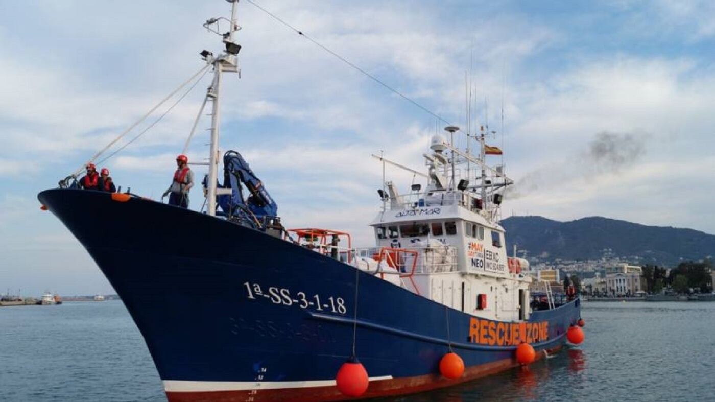 Sbarchi autonomi e ripetuti sos. E l'Aita Mari porta a Trapani 105 migranti