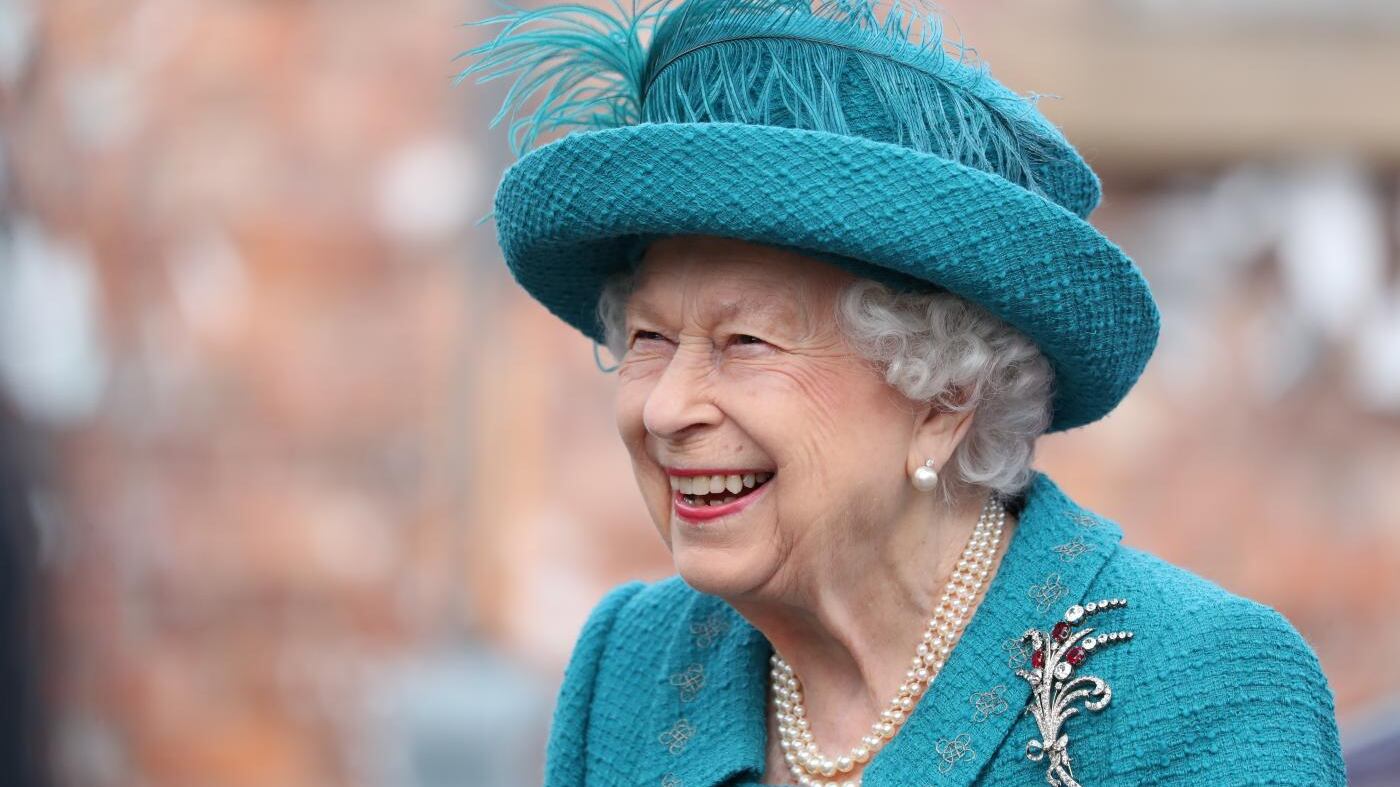 Niente più Martini Dry per la regina Elisabetta: lo vietano i dottori