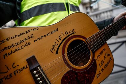 I Gilet gialli invadono Parigi nella quinta giornata di proteste 2