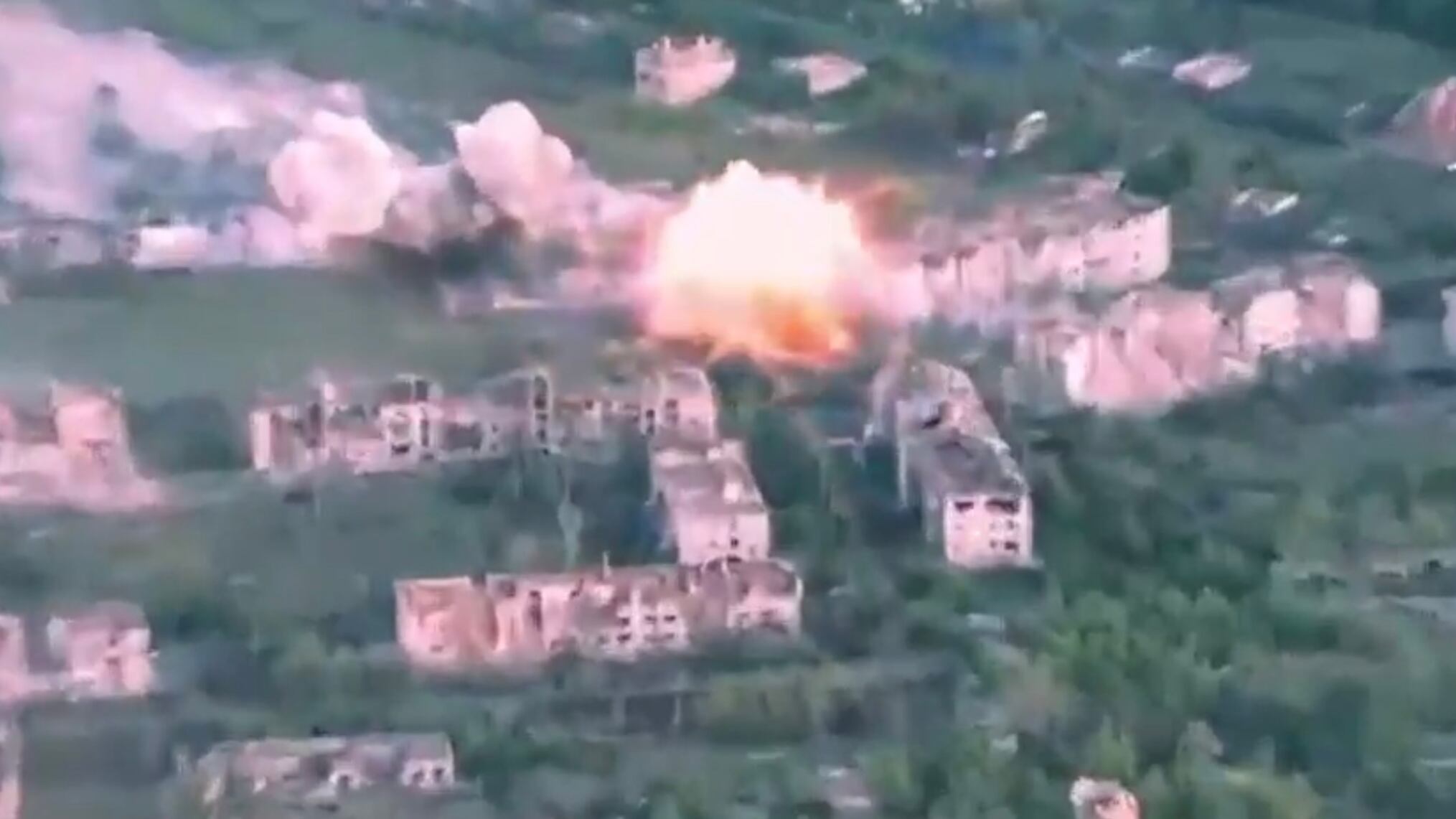 Ucraina, il video impressionante delle bombe termobariche russe