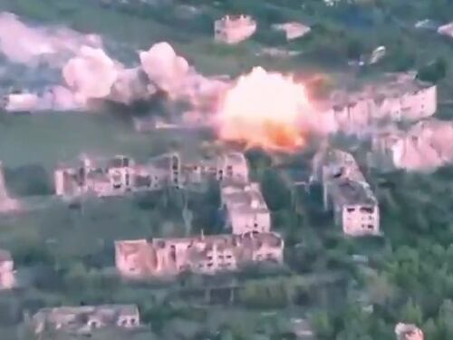 Ucraina, il video impressionante delle bombe termobariche russe