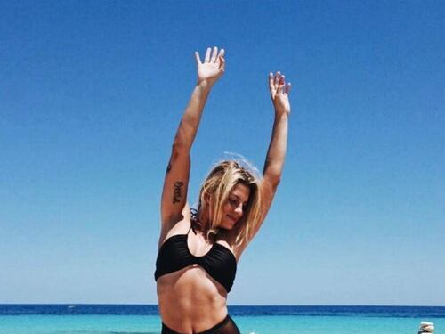 Emma Marrone in vacanza nel suo Salento per ritemprarsi