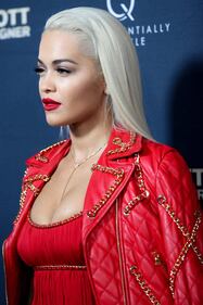 Katy Perry e Rita Ora: scollature bollenti sul red carpet 31