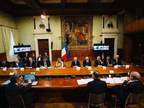 Sgravi e fondi alle imprese. "Non vogliamo contro-dazi"
