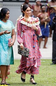 Meghan Markle, i primi scatti in abito premaman 10