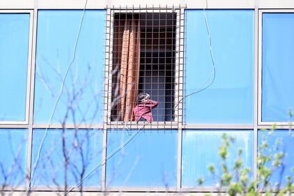 Il Selam palace isolato dall'esercito: screening a tappeto sui migranti 1