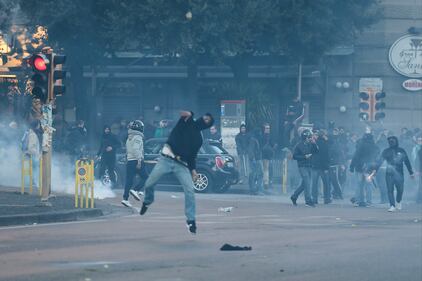 Napoli, scontri alla manifestazione anti-Salvini 4