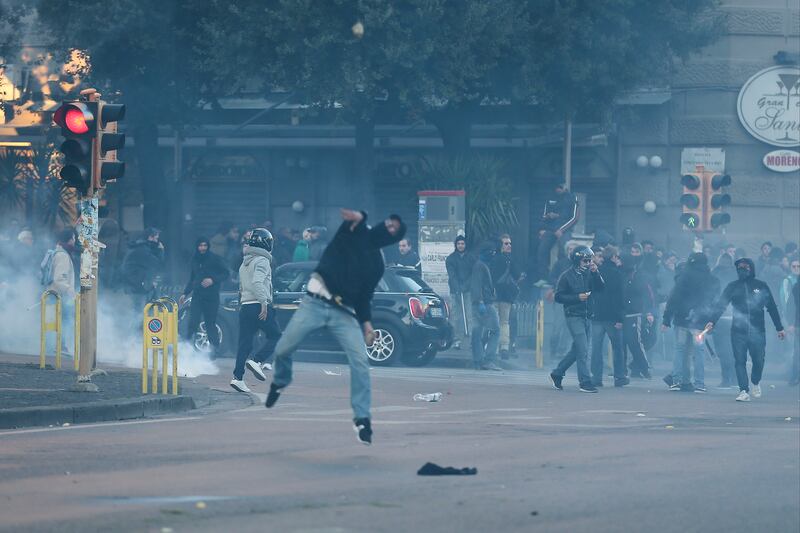 Napoli, scontri alla manifestazione anti-Salvini 4