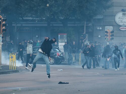 Napoli, scontri alla manifestazione anti-Salvini