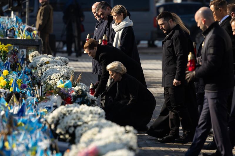 Ucraina, terzo anniversario di guerra. I leader occidentali al cospetto di Zelensly 1