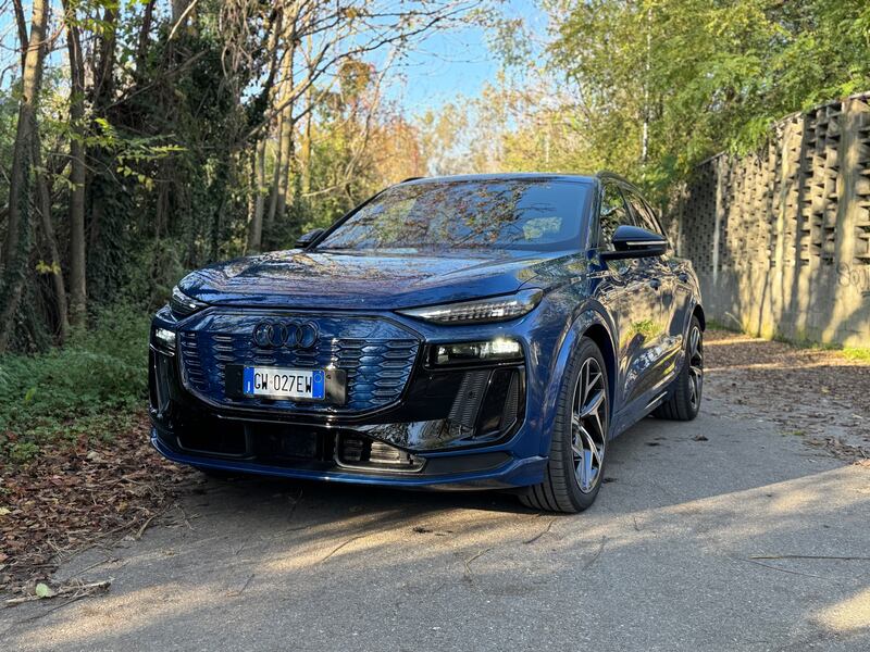 Audi Q6 e-tron, la gallery del nuovo SUV elettrico divertente alla guida 4