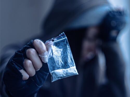 Droga, "paghetta di un bambino basta per mini dose": allarme dei pediatri