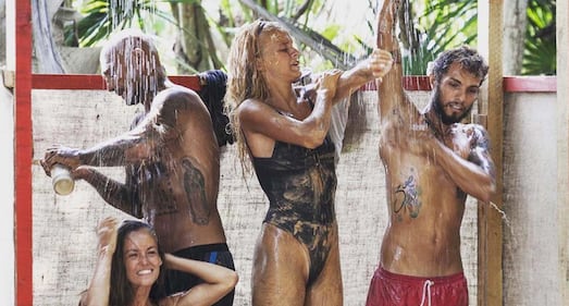 Isola dei Famosi 2016: momento hot per Mercedesz Henger 1
