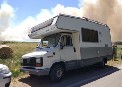 Fiamme fanno evacuare la spiaggia a Capalbio 1