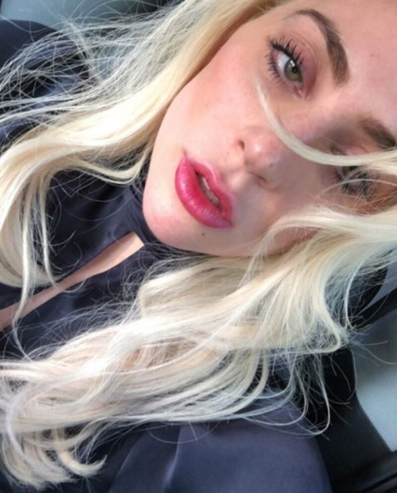 Lady Gaga, selfie in quarantena 7