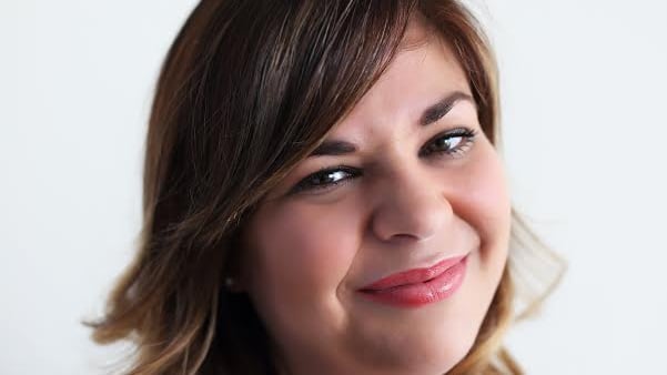 Alessandra che aiuta i sordi ad "ascoltare"