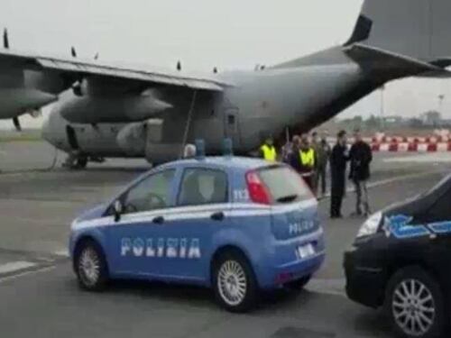 Rimpatriati 13 detenuti romeni. Salvini: "Questo è solo l'inizio"