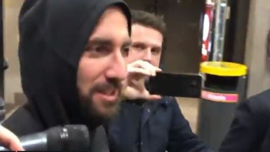 "Se state cercando casino...". L'ira di Higuain contro i giornalisti