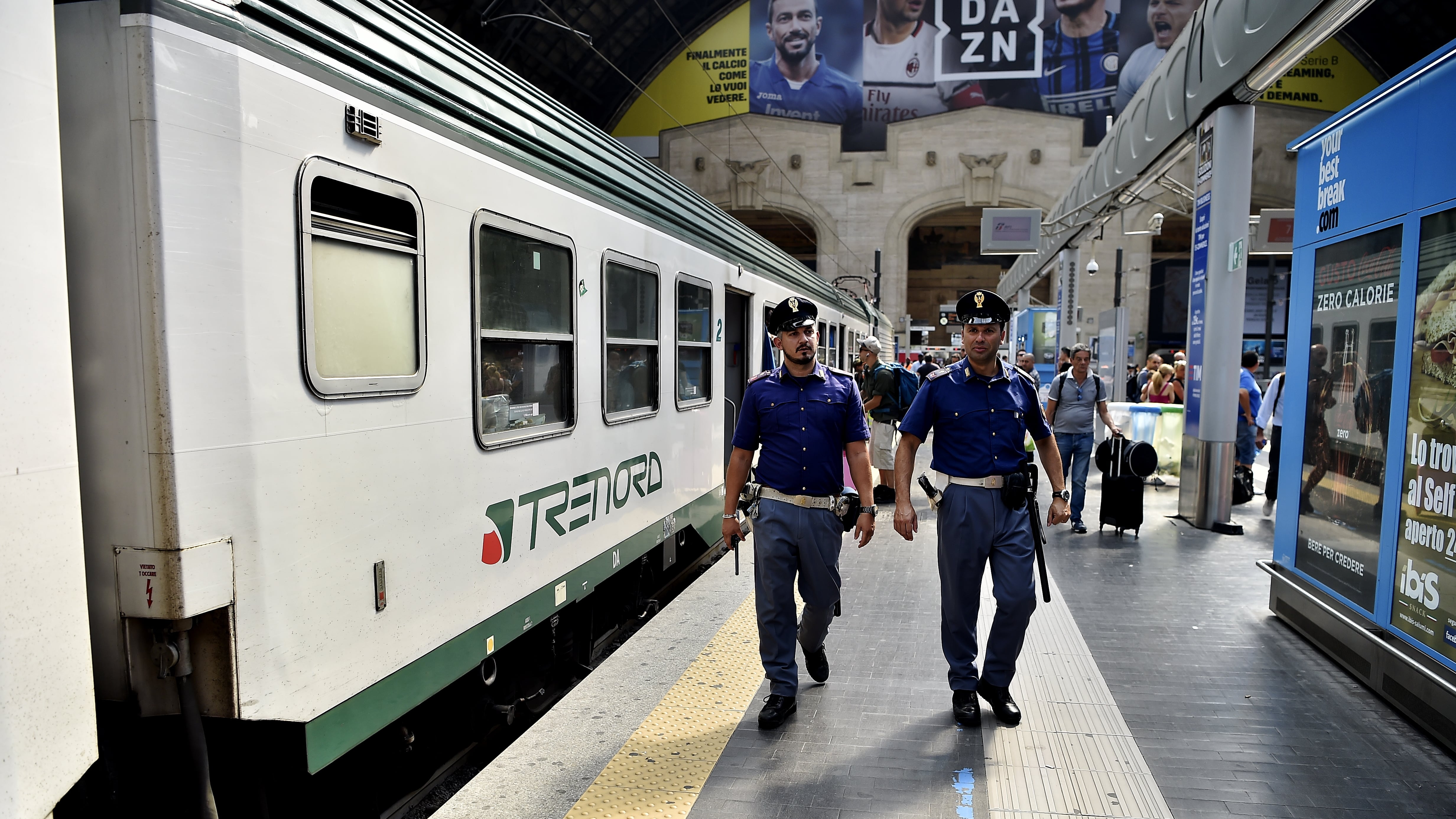 Treni, assedio vandalico Sedili divelti, vetri rotti e graffiti per 1,5 milioni