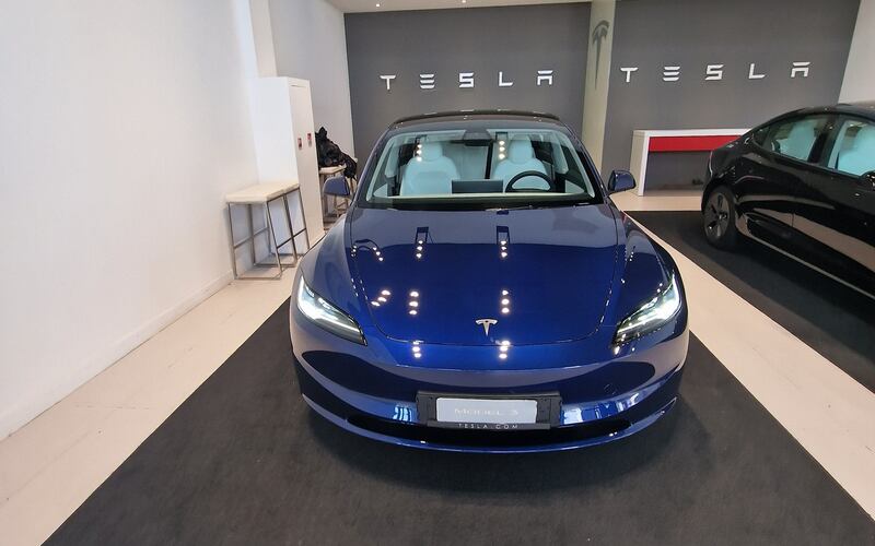 Tesla Model 3 restyling, guarda tutte le immagini 2