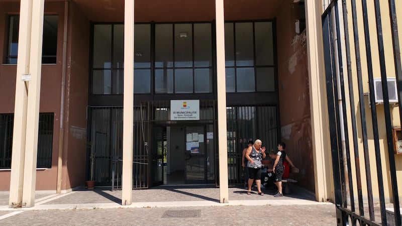 "Puzza dal sito di stoccaggio dei rifiuti", la protesta a Napoli 1