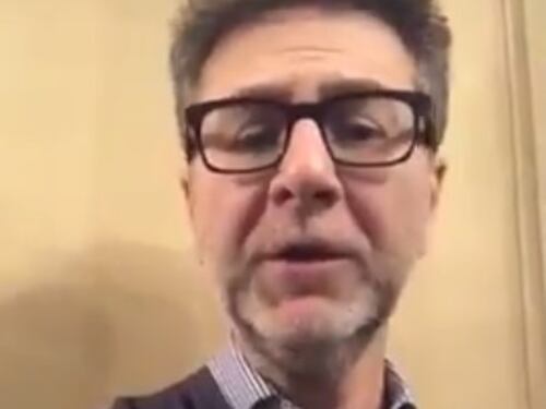 Fazio canta "Alla Fiera dell'Est". E spuntano sardine, gatti e cani