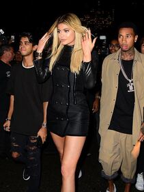 Kylie Jenner hot in bikini con le amiche 34