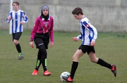 Chahida, il primo arbitro donna con il velo 4
