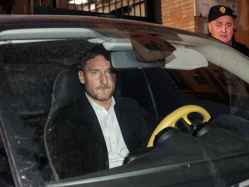 "Li rivoglio tutti". Ma a mandar su tutte le furie Totti è altro: cosa ha fatto Ilary