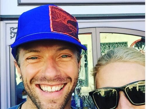 Gwyneth Paltrow e Chris Martin una famiglia “allargata”: tutti insieme al mare con i nuovi compagni