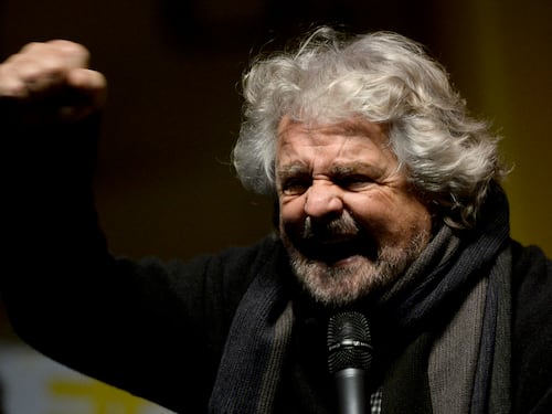 Insulto choc di Grillo a Roma: "Virgì, via da sta gente de fogna"